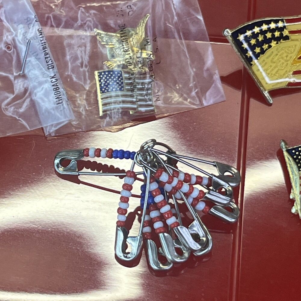 American Flag USA Lapel Hat Pin Vintage Patriotic Red White Blue Bundle lot 31 - Picture 11 of 14